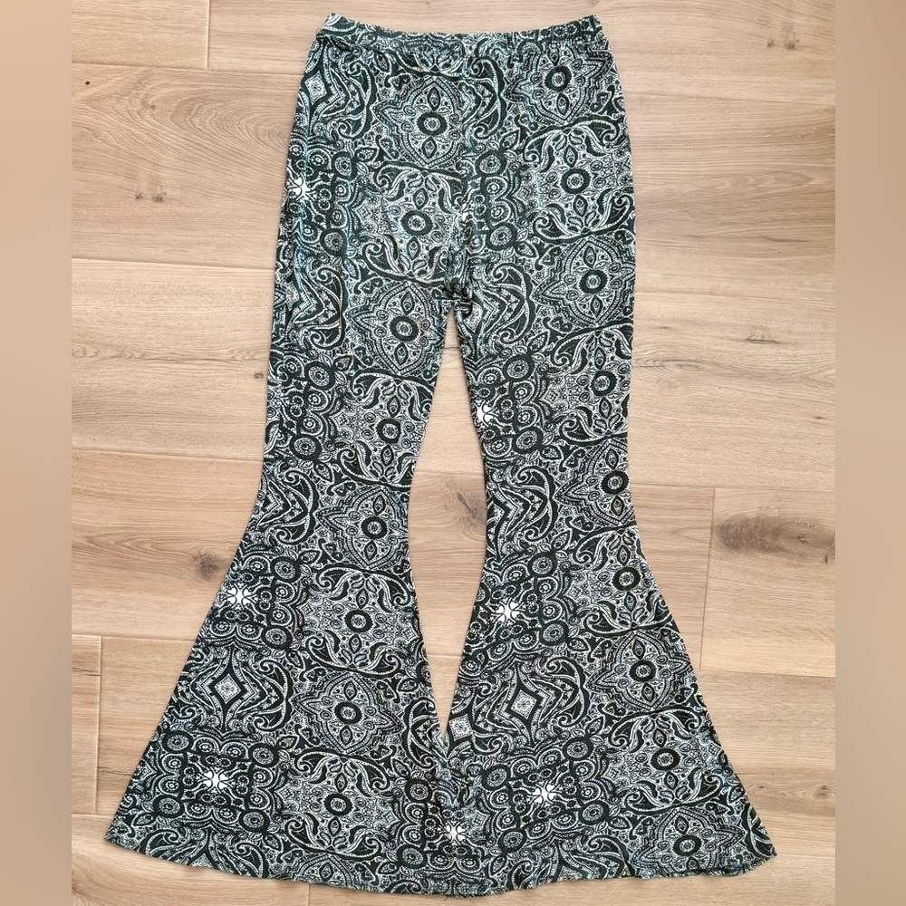 Abercrombie & Fitch Green Flare Pants Size M - Picture 2 of 5